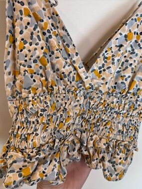 Sim & Sam V-Neck Babydoll Cropped Tank Top Women's Small Yellow Strappy Smocked